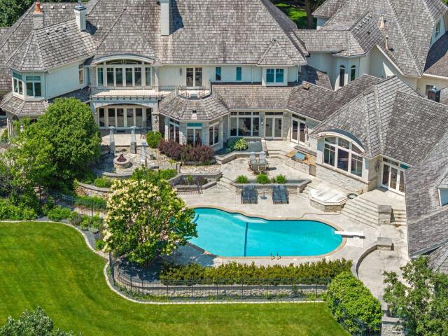 1492 Hunter Drive Wayzata MN 55391 - MLS# 6799045