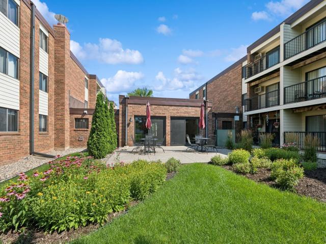 4 Pine Tree Drive Unit 324 Saint Paul MN 55112 - MLS# 6802034