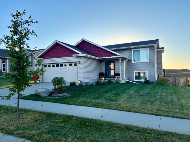 4929 Castleview Drive NW Rochester MN 55901 - MLS# 6802709