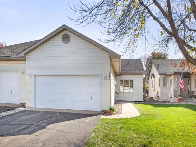 816 Regent Drive Shakopee MN 55379 - MLS# 6803731