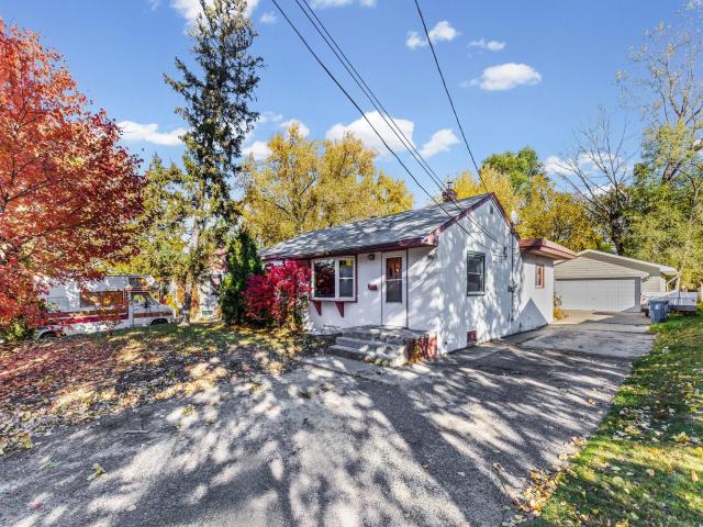 869 7th Avenue NW Saint Paul MN 55112 - MLS# 6804213