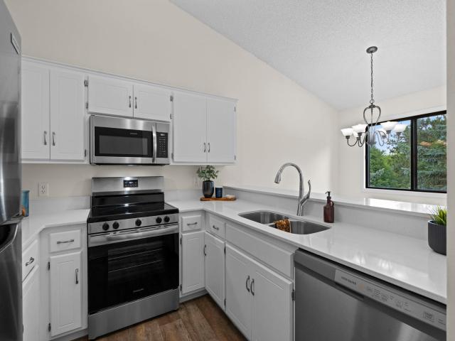 14855 Endicott Way Unit 304 Apple Valley MN 55124 - MLS# 6807461