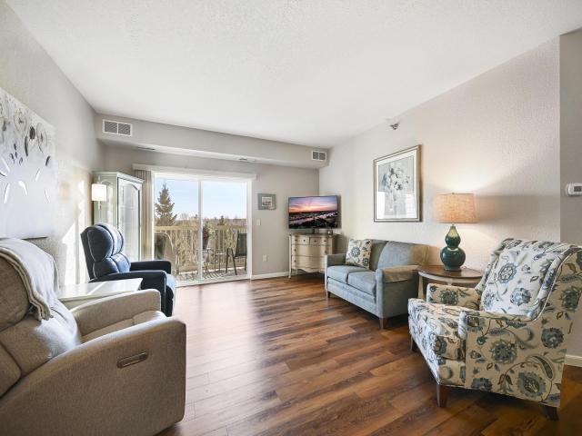 1331 Lake Drive W Unit A213 Chanhassen MN 55317 - MLS# 6822349