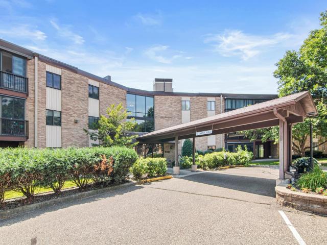 2670 Oxford Street N Unit 230 Saint Paul MN 55113 - MLS# 7007200