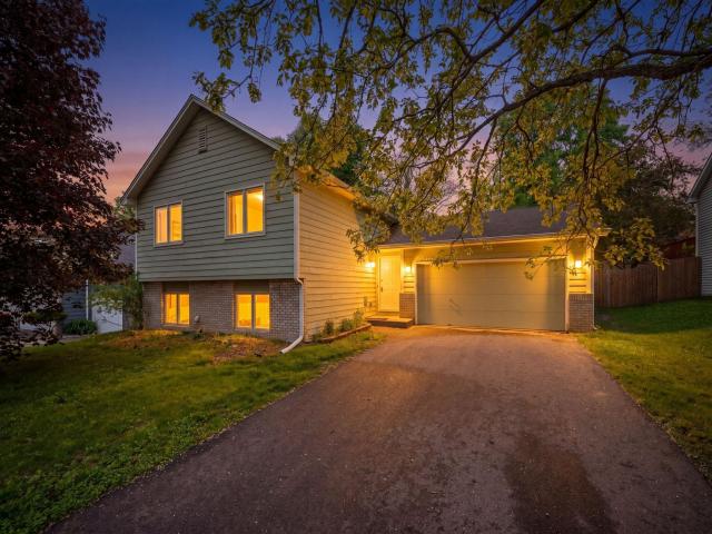 12967 Eagle Bluff Drive Burnsville MN 55337 - MLS# 7014818
