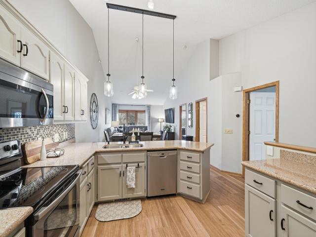 5554 Nathan Lane N Unit 4 Minneapolis MN 55442 - MLS# 7016495