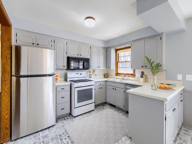 5705 Phoenix Street Minneapolis MN 55422 - MLS# 7020901