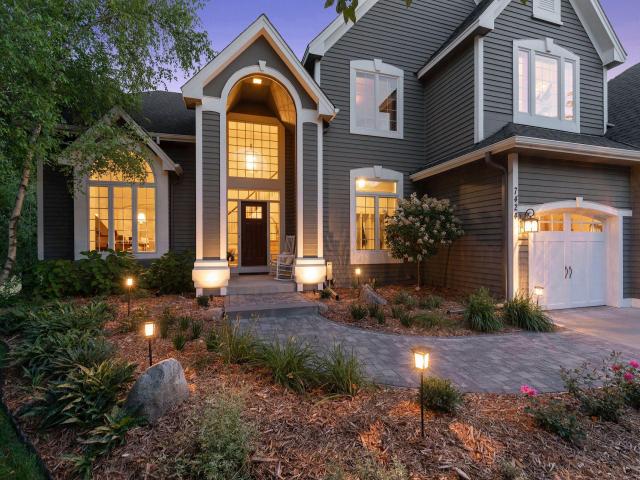 7424 Moccasin Trail Chanhassen MN 55317 - MLS# 7023125