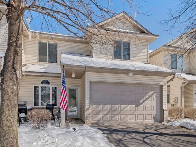 1109 Crystal Court Chaska MN 55318 - MLS# 7026577