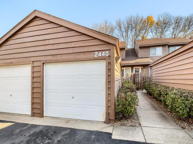 2440 Crestwood Drive North Saint Paul MN 55109 - MLS# 7028049