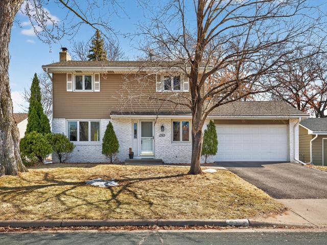 1365 Pinewood Drive Woodbury MN 55125 - MLS# 7028726