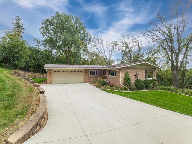 1800 Hiawatha Court NE Rochester MN 55906 - MLS# 7028766