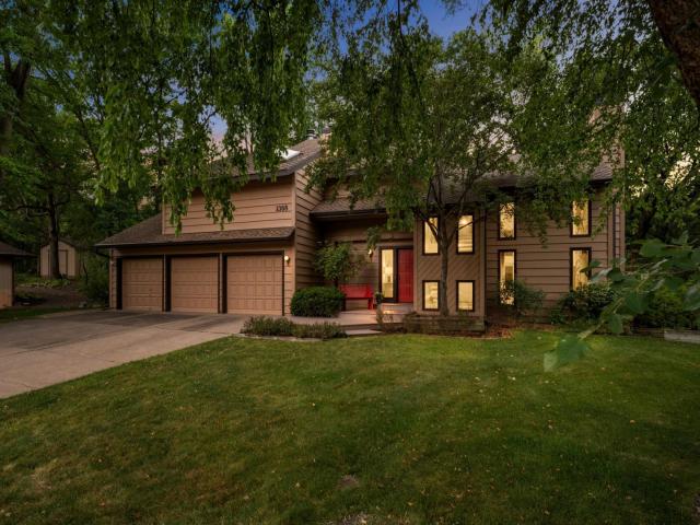 1368 32nd Avenue NW Saint Paul MN 55112 - MLS# 7028870
