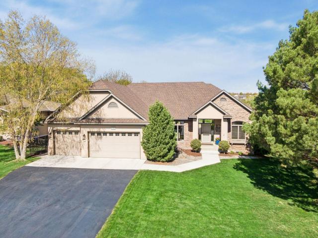 1676 Isabella Parkway Chaska MN 55318 - MLS# 7029497