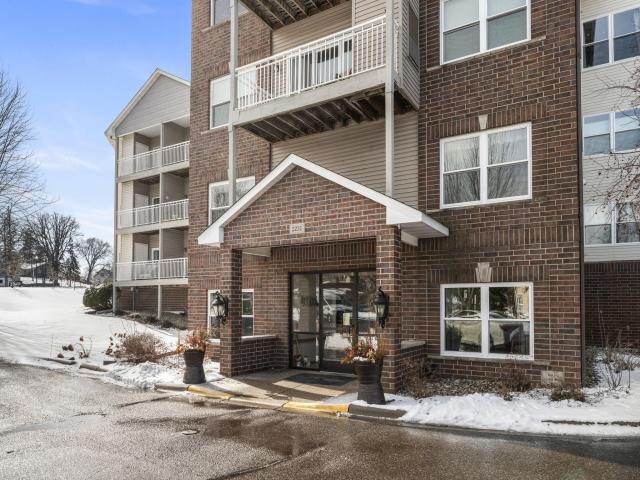 2231 Penn Place N Unit 208 North Saint Paul MN 55109 - MLS# 7030299