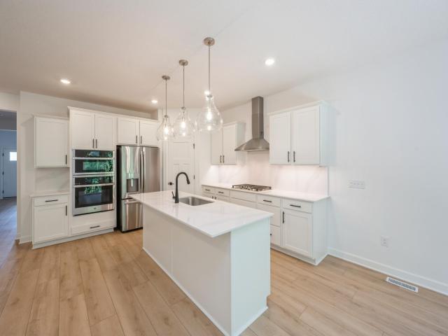 5192 Long Pointe Bay Woodbury MN 55129 - MLS# 7030322