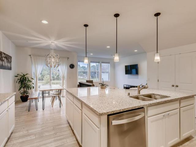 718 Maggie Way Chanhassen MN 55317 - MLS# 7031206