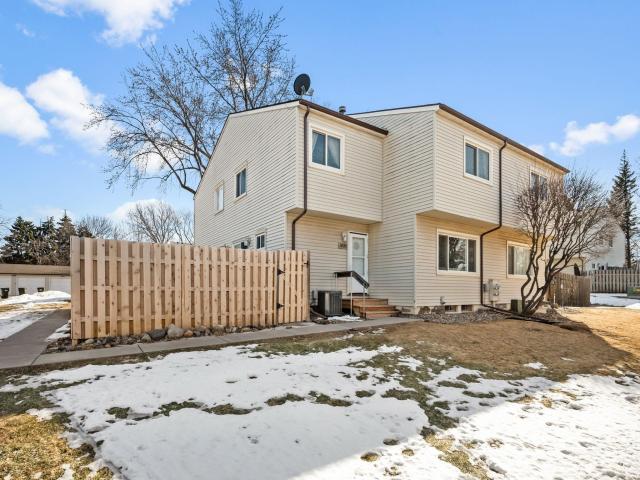 1490 Woodview Avenue E Saint Paul MN 55122 - MLS# 7031237