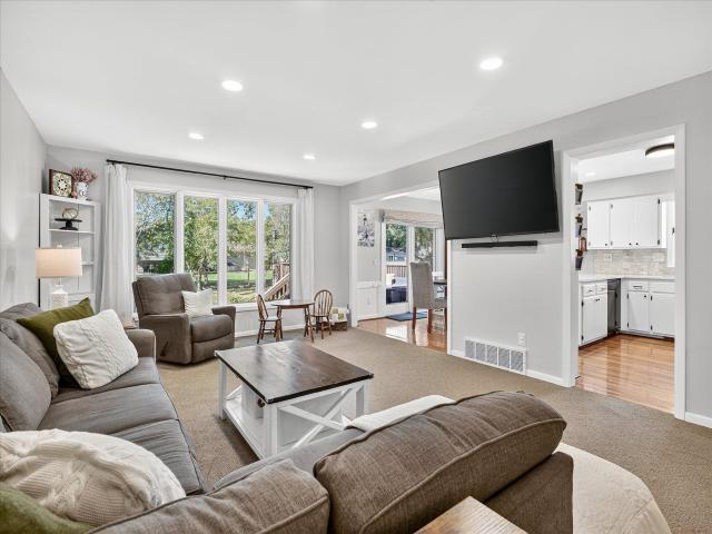 2405 Quinwood Lane N Plymouth MN 55441 - MLS# 7037297