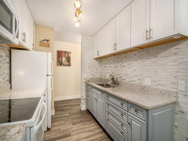 4001 Heritage Hills Drive Unit 304 Bloomington MN 55437 - MLS# 7038316