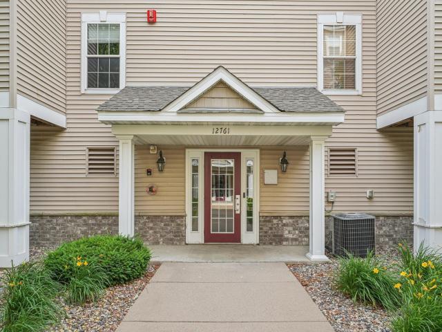 12761 Collegeview Drive Unit 201 Eden Prairie MN 55347 - MLS# 7038468