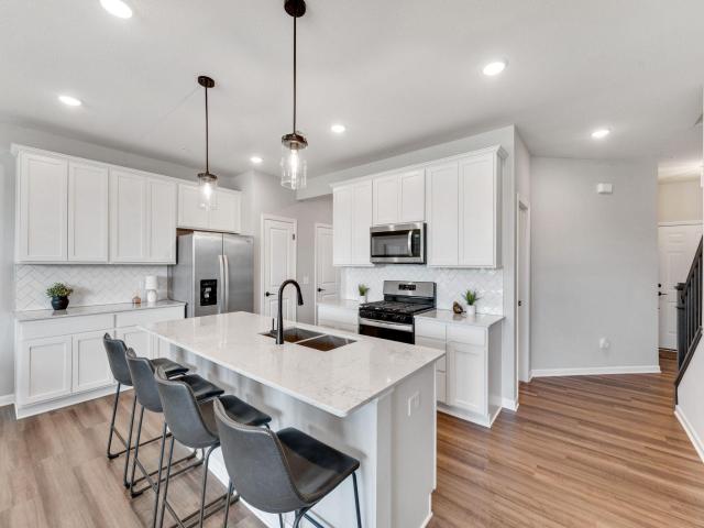 17967 Giants Way Lakeville MN 55044 - MLS# 7039834