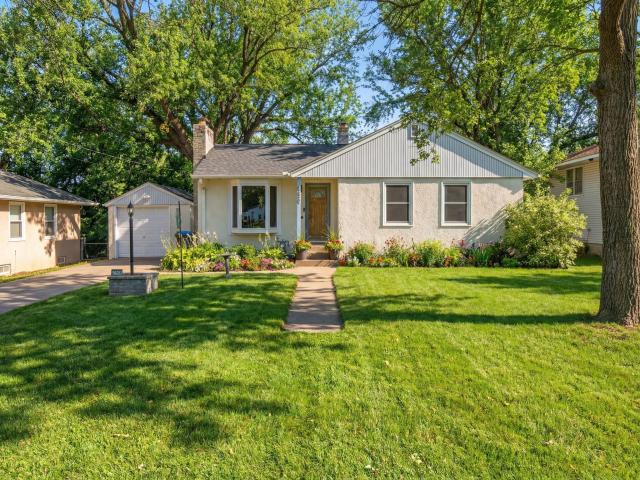 2303 7th Avenue E North Saint Paul MN 55109 - MLS# 7040153
