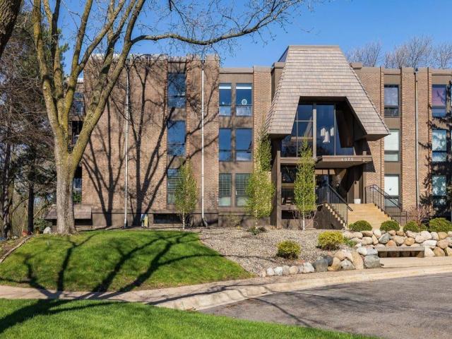 6075 Lincoln Drive Unit 211 Edina MN 55436 - MLS# 7041192