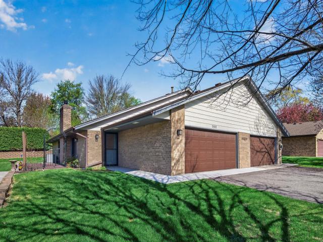 2810 Robinwood Way Woodbury MN 55125 - MLS# 7042407