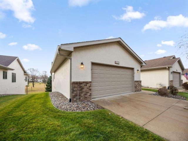 2294 Pinewood Drive Shakopee MN 55379 - MLS# 7042661