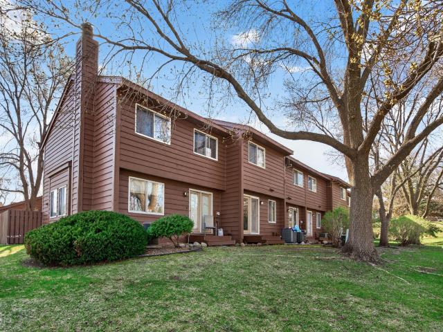 2457 Crestwood Drive North Saint Paul MN 55109 - MLS# 7042959