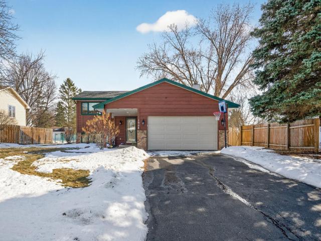 1564 Knoll Drive Shoreview MN 55126 - MLS# 7043351