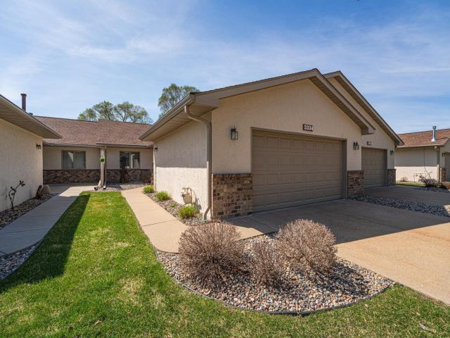 2334 Pinewood Drive Shakopee MN 55379 - MLS# 7043843