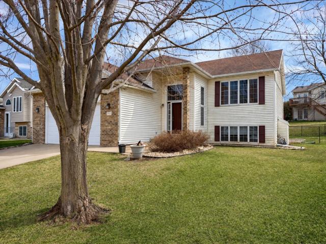 4910 Manor Brook Drive NW Rochester MN 55901 - MLS# 7044282