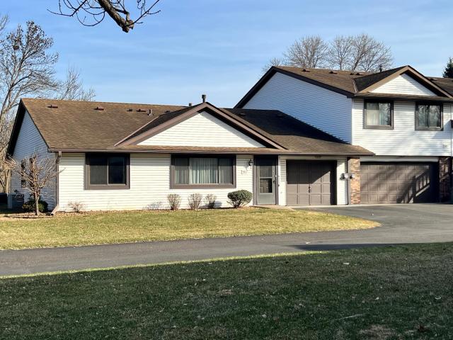 552 Donegal Circle Saint Paul MN 55126 - MLS# 7047454