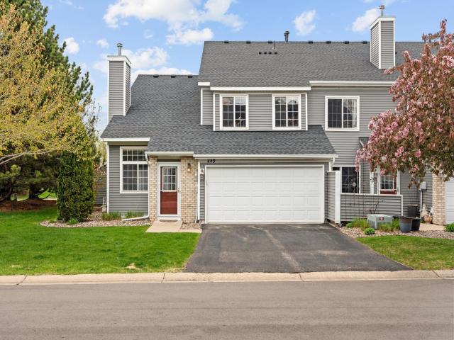 449 Mission Hills Way E Chanhassen MN 55317 - MLS# 7047569