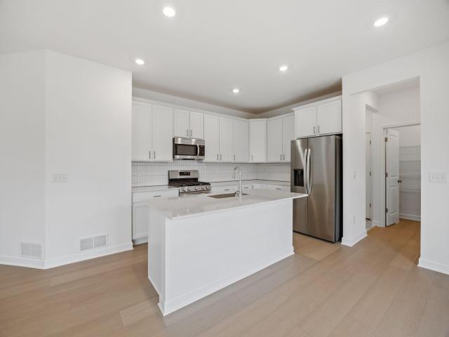 18339 Glancy Way Lakeville MN 55068 - MLS# 7048552