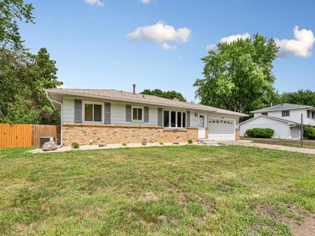 2033 Bluestone Lane Saint Paul MN 55122 - MLS# 7048643