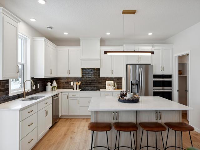 3496 Knightsbridge Trail N Lake Elmo MN 55042 - MLS# 7049203