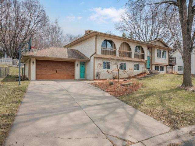 9240 Chesshire Lane N Maple Grove MN 55369 - MLS# 7049321