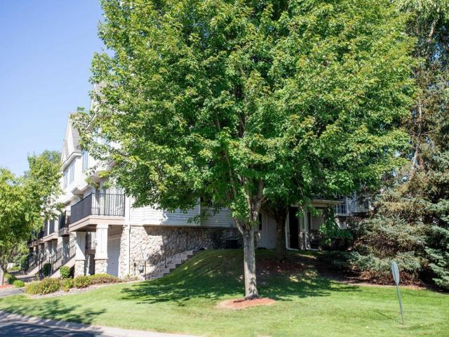 2310 Eagle Trace Lane Saint Paul MN 55129 - MLS# 7049654