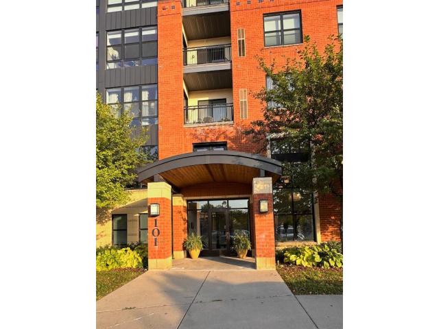 101 Saint Olaf Avenue Unit 402 Northfield MN 55057 - MLS# 7049909