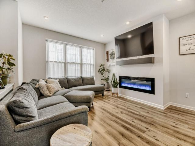 2214 Gateway Curve Saint Paul MN 55109 - MLS# 7050265