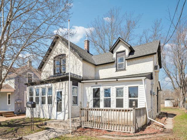 1015 Stoughton Avenue Chaska MN 55318 - MLS# 7050966