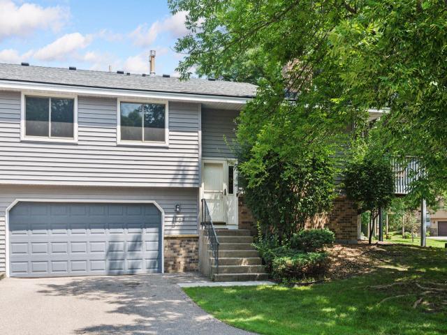 1042 Pontiac Lane Chanhassen MN 55317 - MLS# 7051106