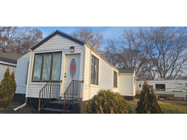 906 1st Avenue E Shakopee MN 55379 - MLS# 7053767