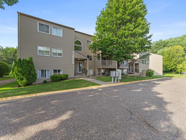 1225 Ferndale Street N Unit B9 Saint Paul MN 55119 - MLS# 7054044