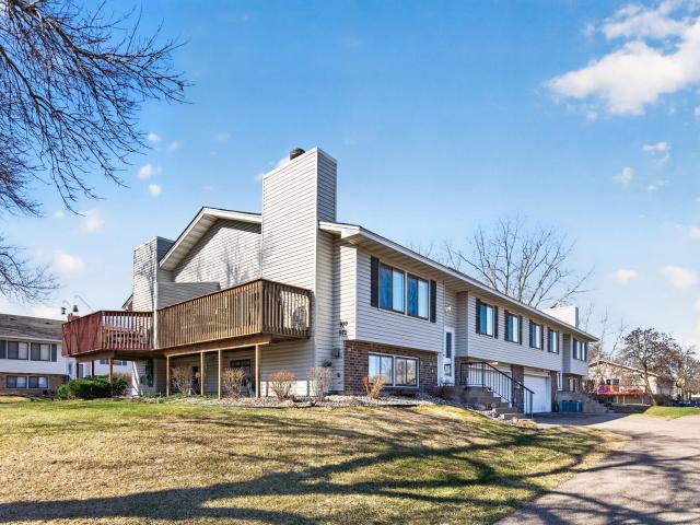 980 Greenhaven Drive Vadnais Heights MN 55127 - MLS# 7054477