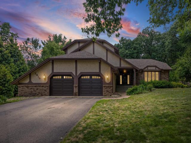 7910 Lower 139th Court Apple Valley MN 55124 - MLS# 7055609