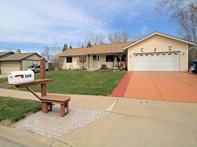 7910 W Park Hills Drive Bloomington MN 55438 - MLS# 7055749